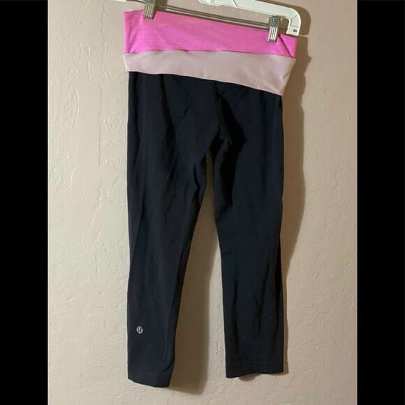 Lululemon Women’s Wunder Under Yoga Crop  Sz 4 - Picture 3 of 5